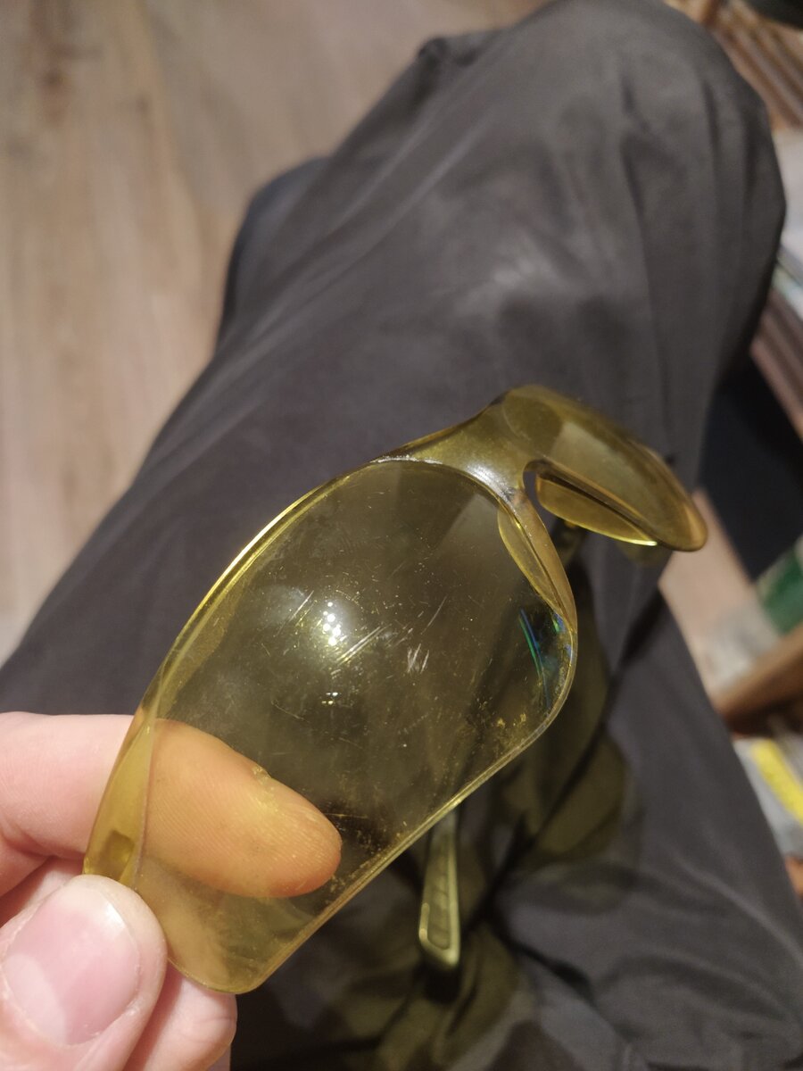 правая линза