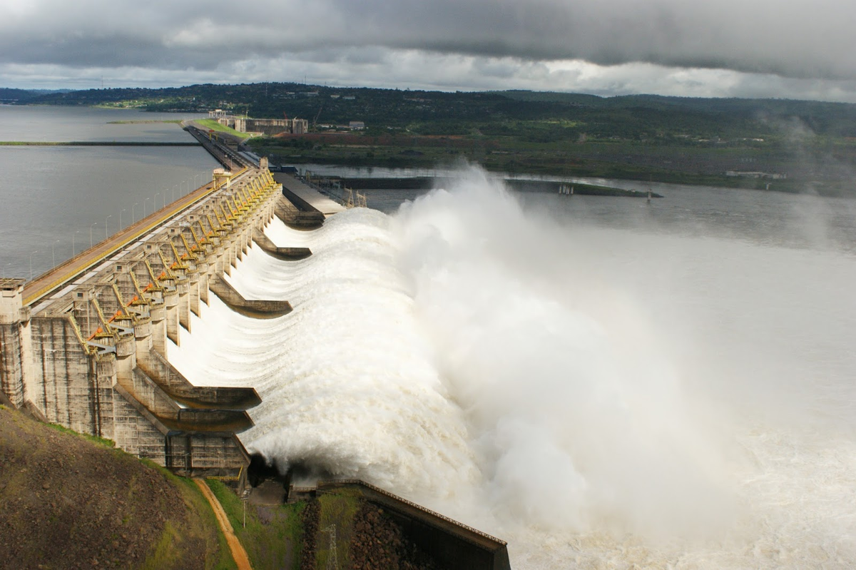 Длинная плотина. ГЭС Тукуруи Бразилия. Плотина Тукуруи (Tucuruí dam), Бразилия. Саяно-Шушенская ГЭС. ГЭС Канады.