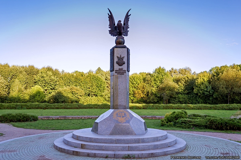 Памятник в Стрыйском парке "110 лет Украинского Футбола"