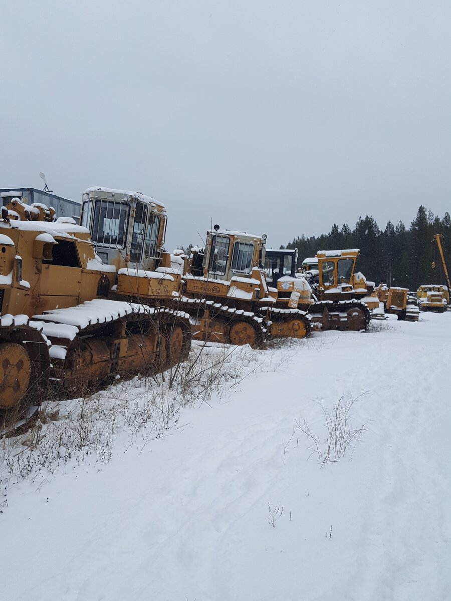 Всё продаётся очень по заниженной цене