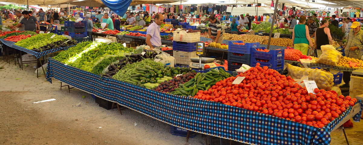 Типичный турецкий рынок. Чалыш, 2015 г. Фото автора