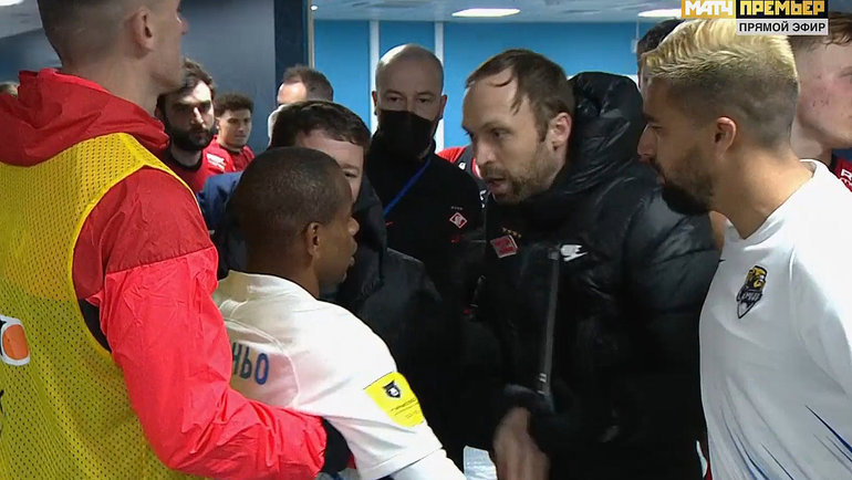 Потасовка в подтрибунном помещении