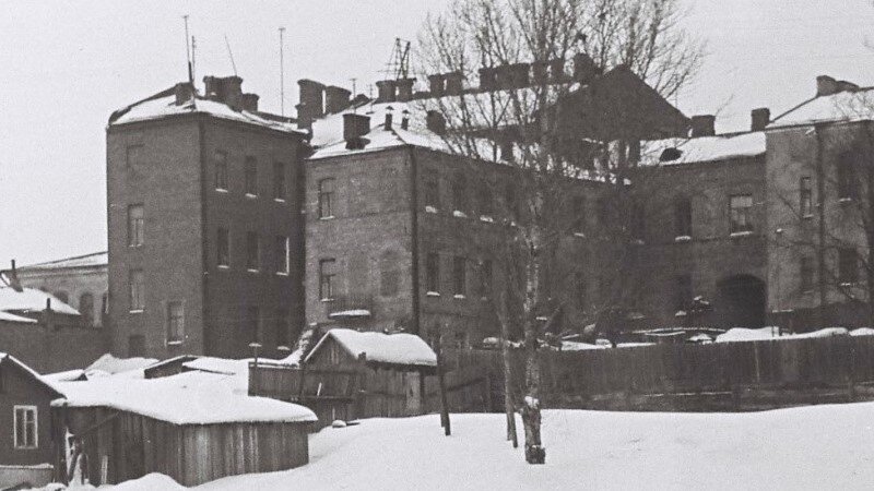 «Дом с аптекой» на площади Свободы в середине 1960-х годов. Вид сзади. Фото из «Витебской энциклопедии»