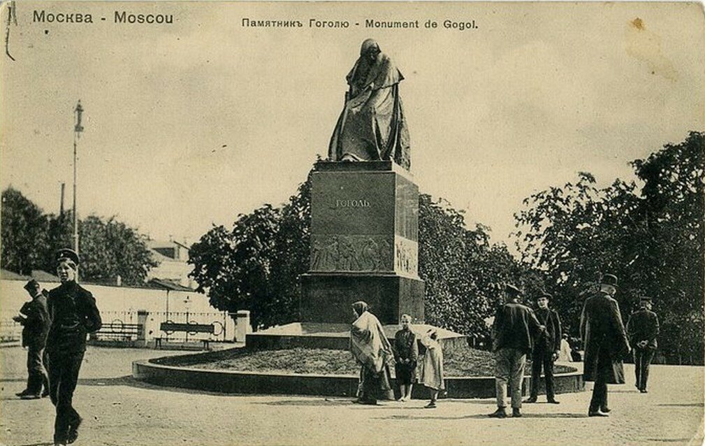 Памятник на Арбатской площади