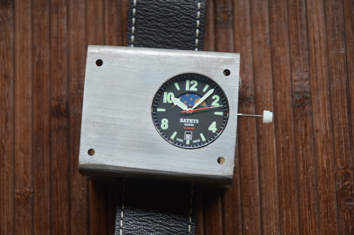 1. Р п часы 5. Часы umbra настенные. Братья морель часы. Электронные часы электроника 7-2100см6.