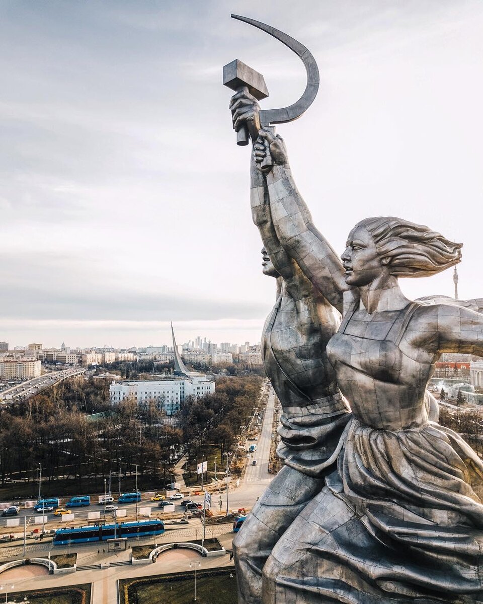 рабочий и колхозница в москве