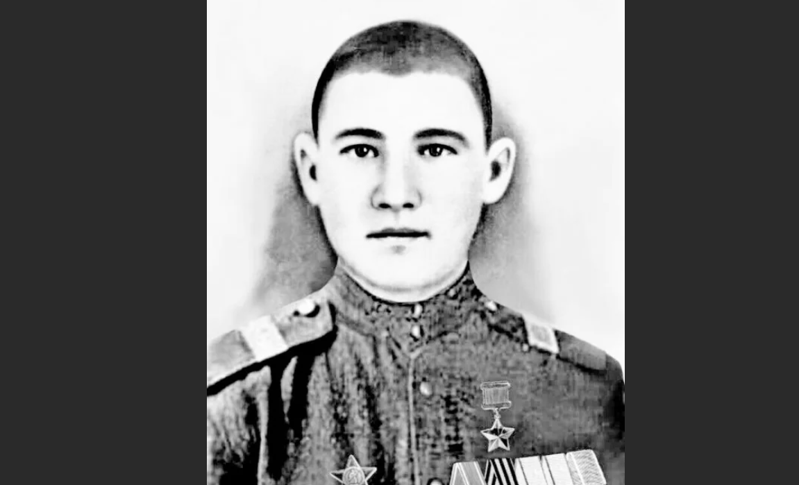 Ахметгалин Хакимьян Рахимович - командир отряда разведчиков, взявших высоту у Рунданы