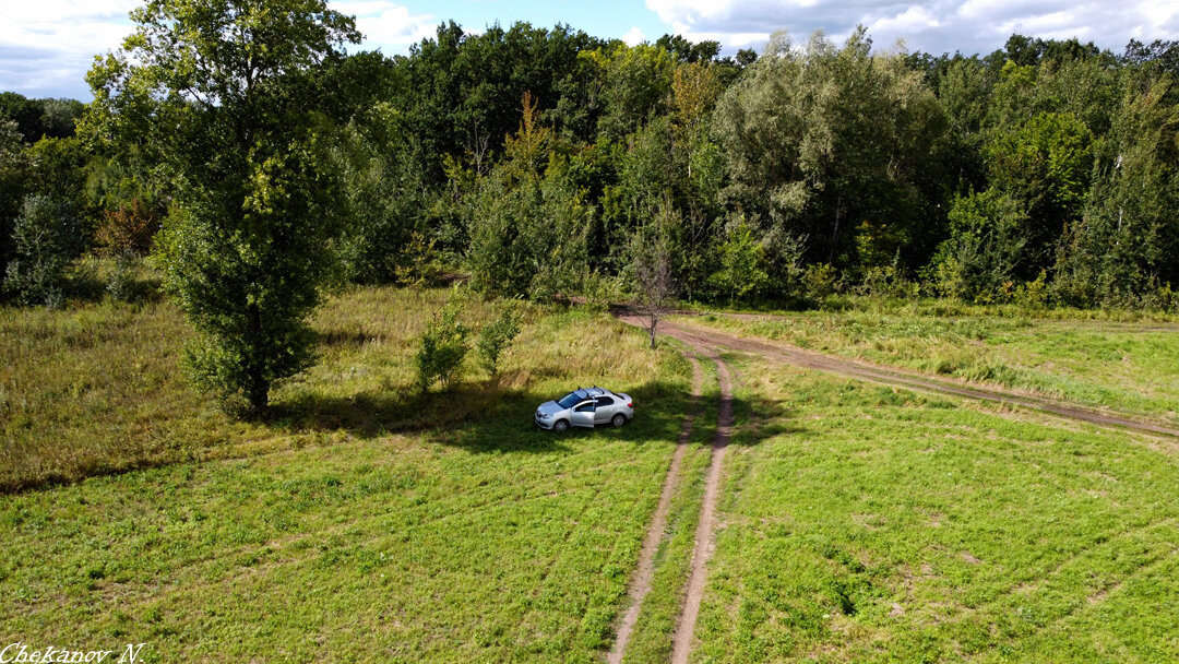Местами просто идеальные дорожки, но и хороших ям достаточно!