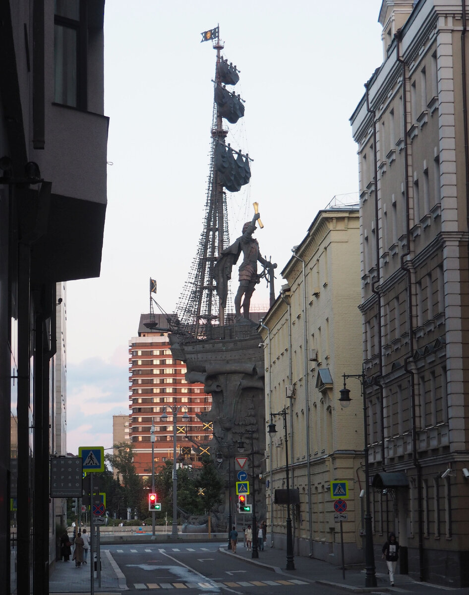 Лужковская архитектура Москвы. Настолько ли она ужасна, как принято  считать? | Беспорядочные путешествия | Дзен