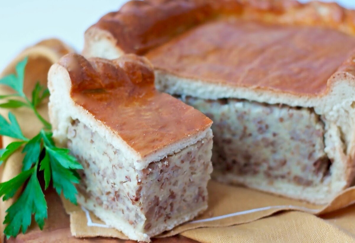 Яворовский пирог с картофелем и гречкой на сдобном тесте.