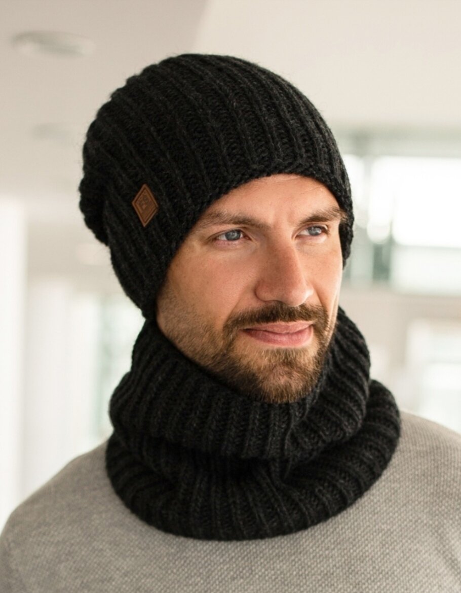 Крупная вязка, модный в этом сезоне объем. А снуд вообще великолепная идея!