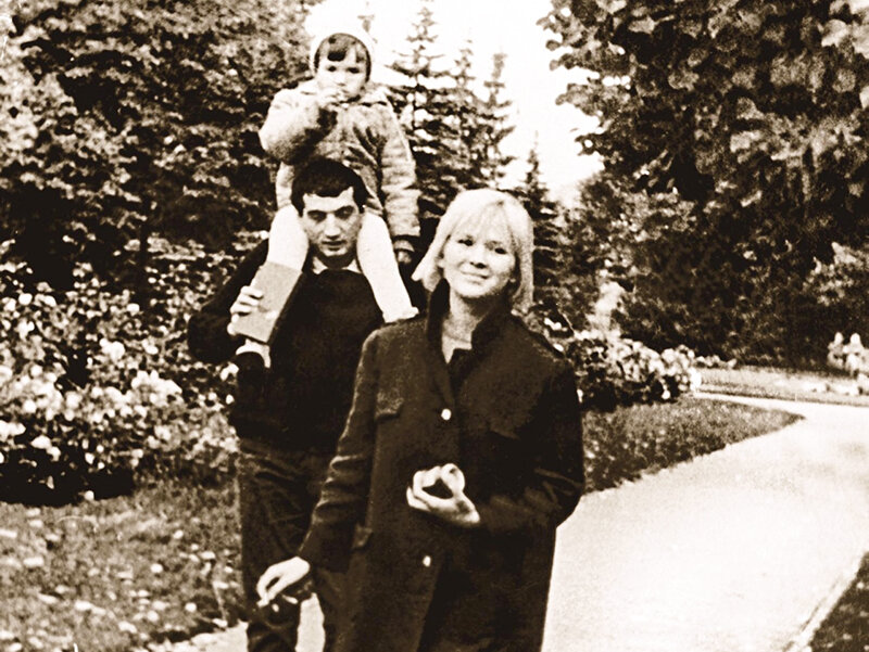 Галина Польских с мужем Фаиком и дочкой Ирадой, фото Кино-Театр.ру