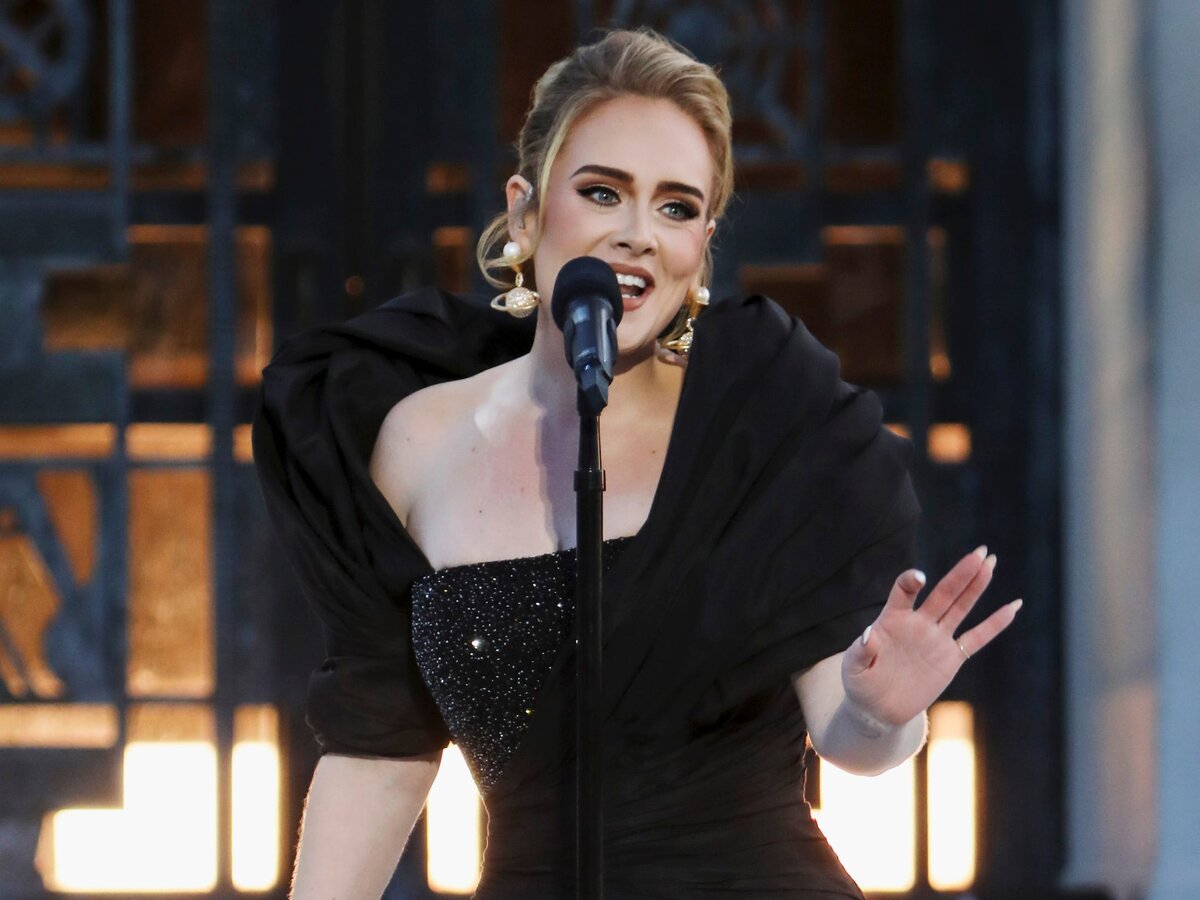 В порядке песня. Adele 2022. Сын Адель Анджело на концерте.