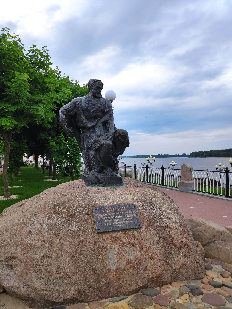 Памятник бурлаку на Волге.