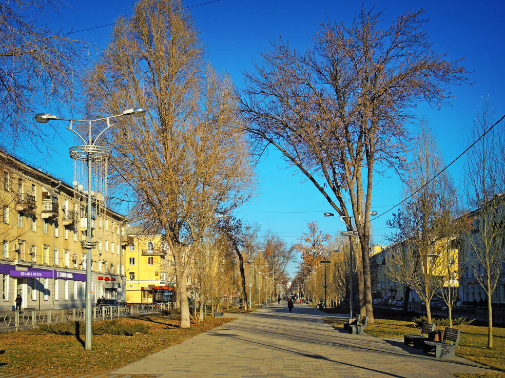 Бульвар на проспекте Металлургов