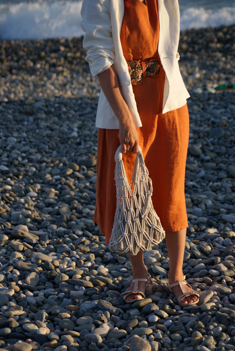 Сумку плела сама и платье сшила