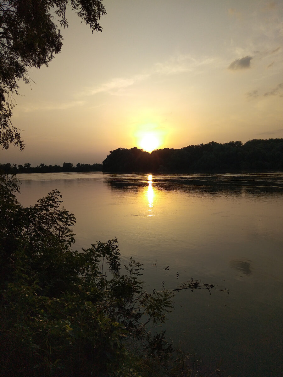 Река Кубань на закате.