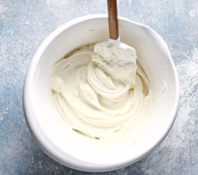 Крем из сливочного сыра. Крем из сливочного масла. Как сделать крем чиз. Как сделать крем из масла. Если крем для торта получился жидким