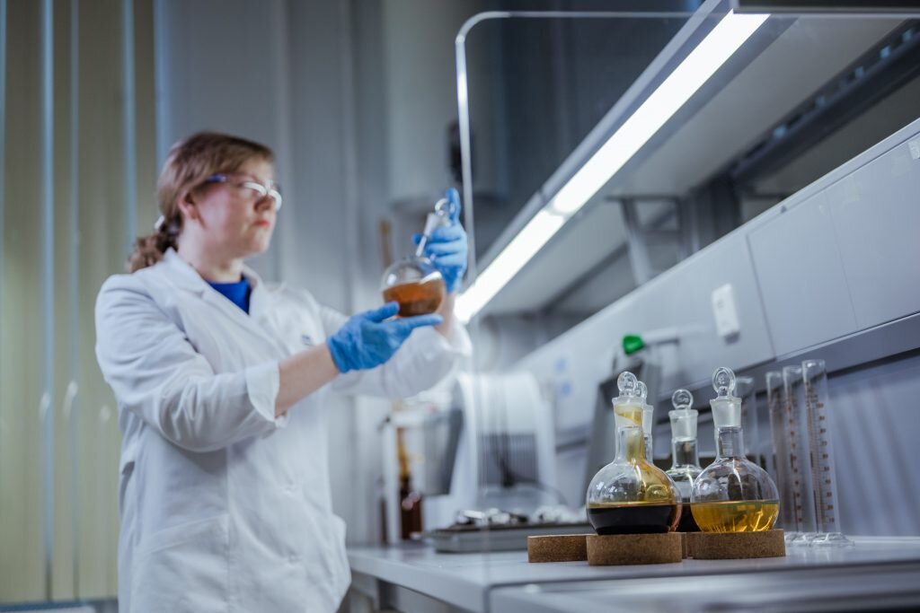 Углеводороды в составе легких фракций нефти составляют тяжелые фракции жирного газа