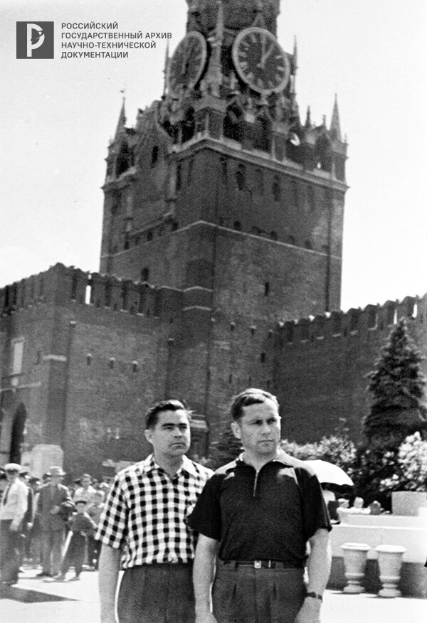 А.Г. Николаев и П.Р. Попович на Красной площади в Москве. 1962. РГАНТД. Арх. № 0-3122