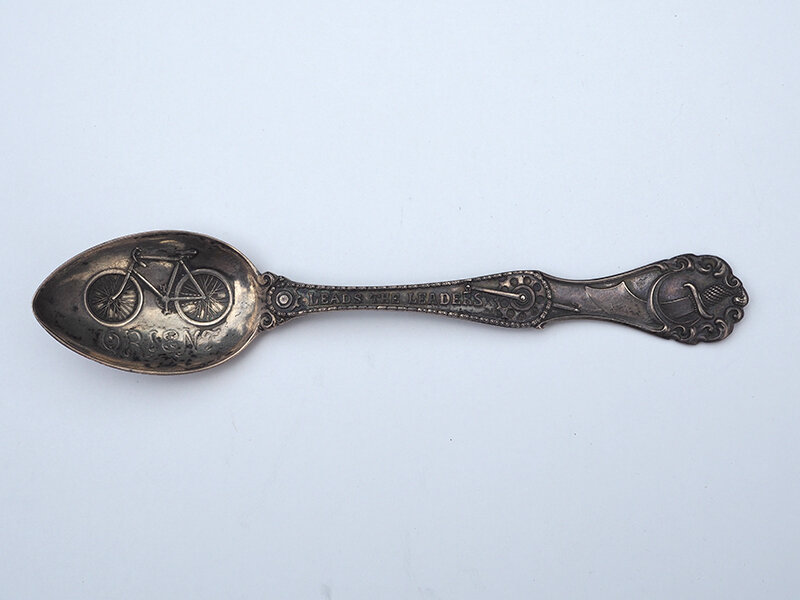 Чайная ложечка 1890-х годов с рекламой американских велосипедов Orient. Из коллекции Веломузея Андрея Мятиева.
