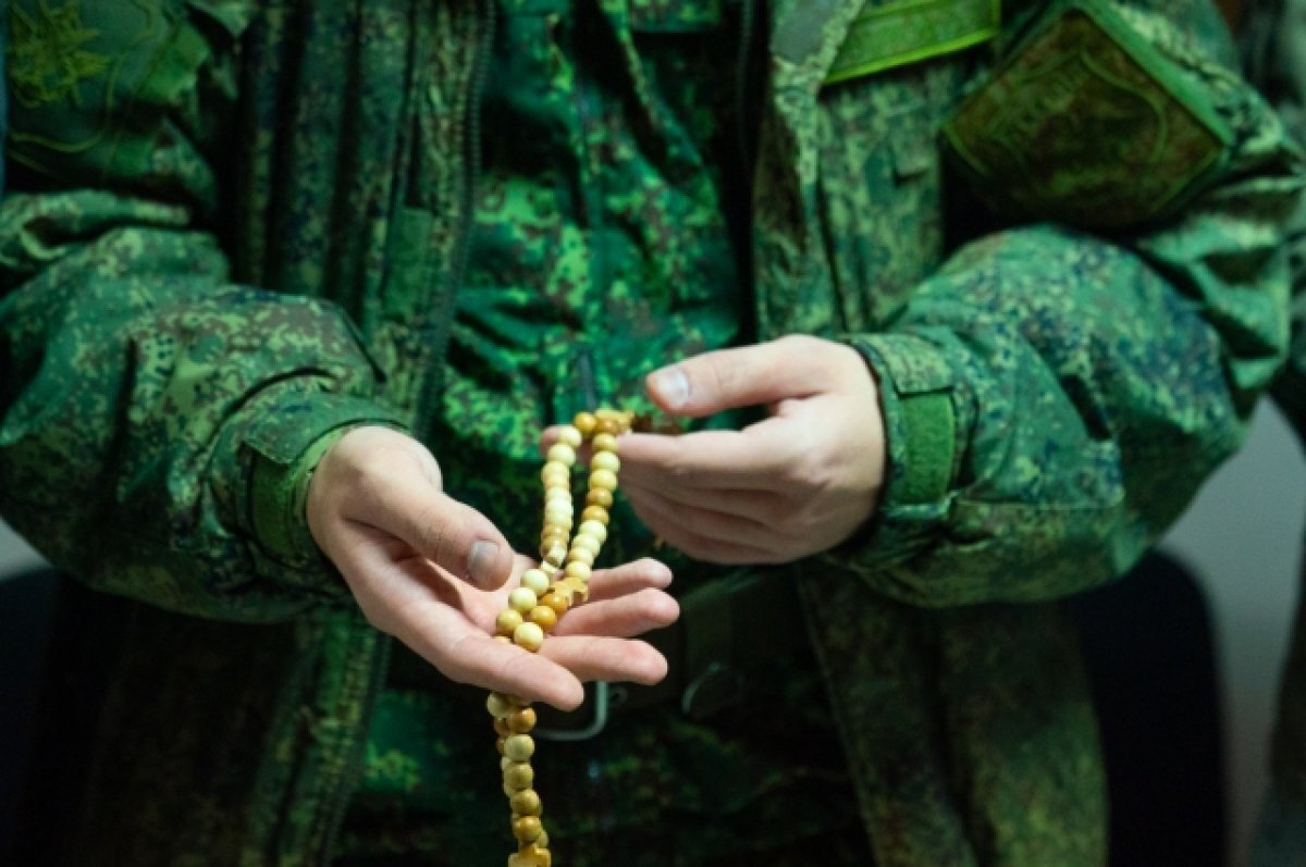    В Югорске волонтеры изготавливают тактические носилки