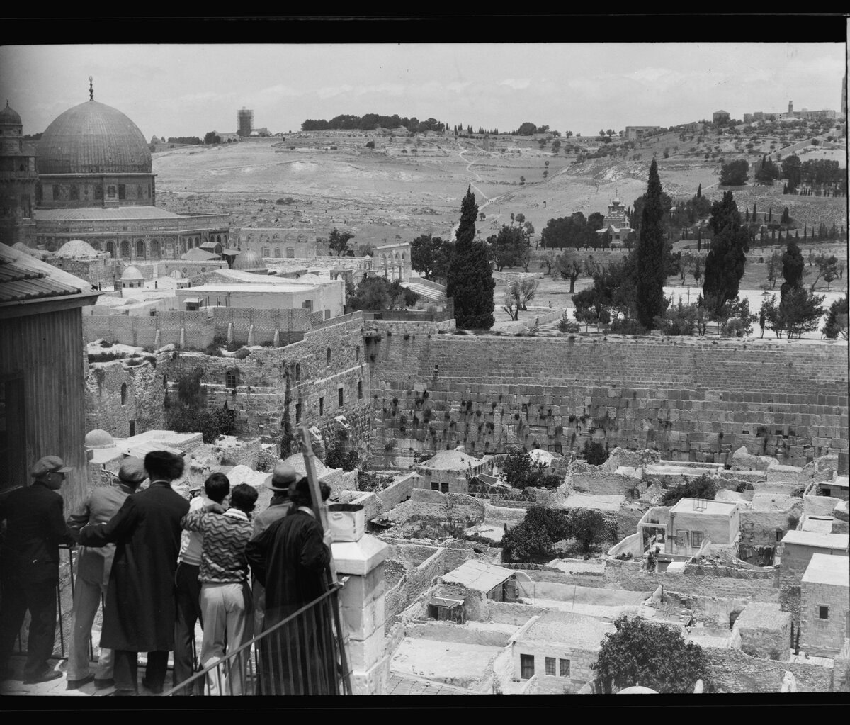 Иерусалим древний мир. Стена плача Палестина. Western Wall and Jewish Quarter Иерусалим. Иерусалим 100 лет назад. Иерусалим 2000 год.