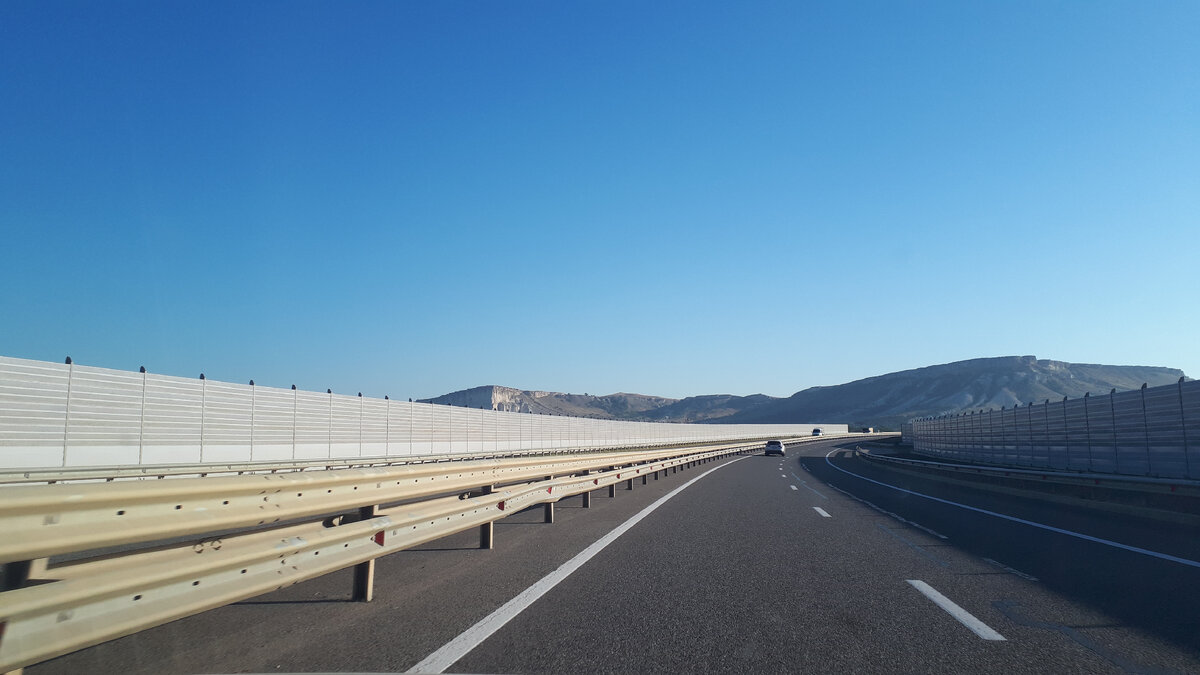 Проезжаем Белогорский район в Крыму.