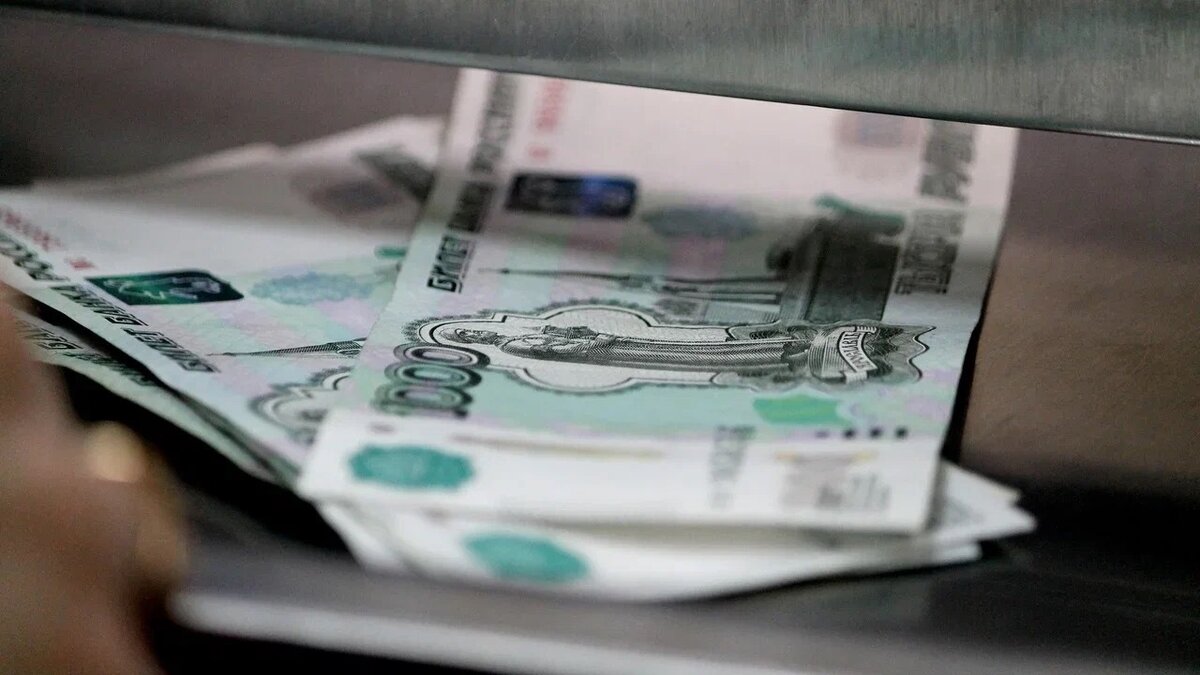     Депутаты Государственной Думы России предложили законопроект, согласно которому студентам, аспирантам, ординаторам и стажерам будут выплачивать стипендии не ниже минимального размера оплаты труда. Документ появился в электронной базе нижней палаты парламента.