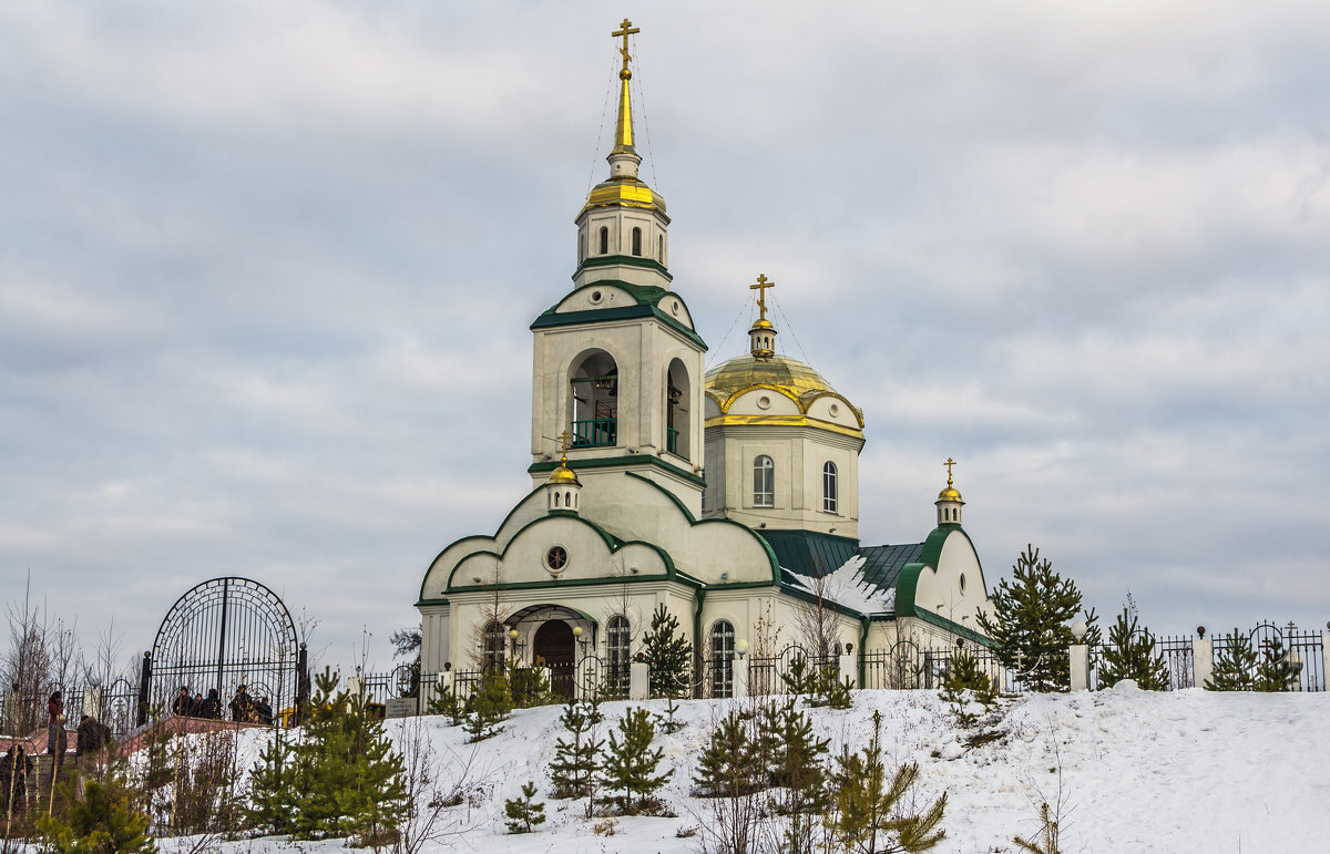 Нягань ханты мансийский автономный округ. Храм святителя Алексия Нягань. Приход храма святителя Алексия митрополита Московского Нягань. Церковь город Нягань. Храм святителя Алексия Московского Нягань зимой.