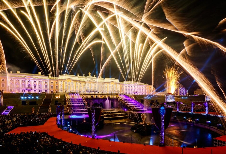 Осенний праздник фонтанов в Петергофе © ГМЗ «Петергоф»