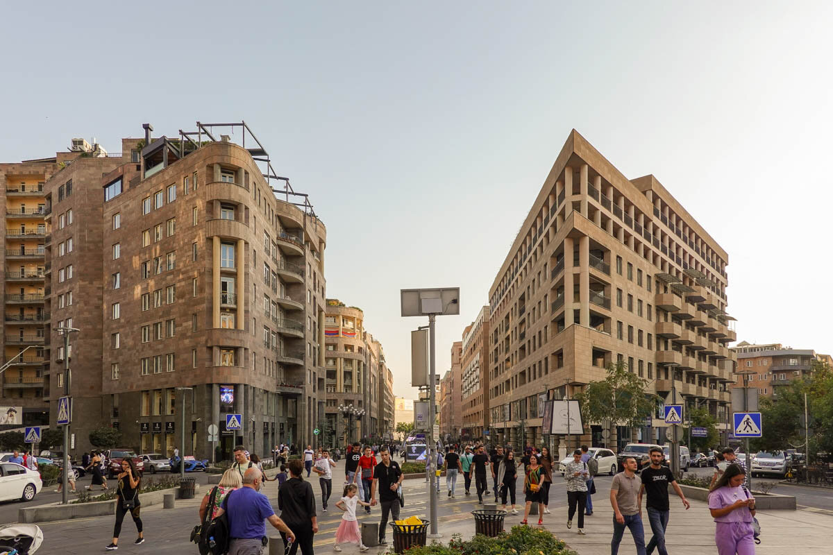 Армяны беженцы. Армяне в карабахе. Жизнь на армянском. Юсисаин похота ереван. Как живут армяне.