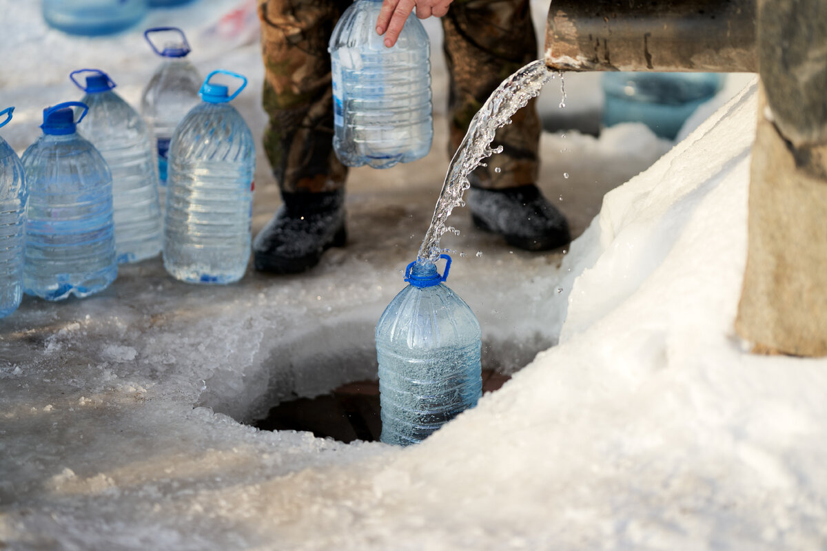 Почему пьют святую воду. Пьём Святую родниковую воду. Как делается Святая вода. Как сделать Святую воду в домашних условиях.