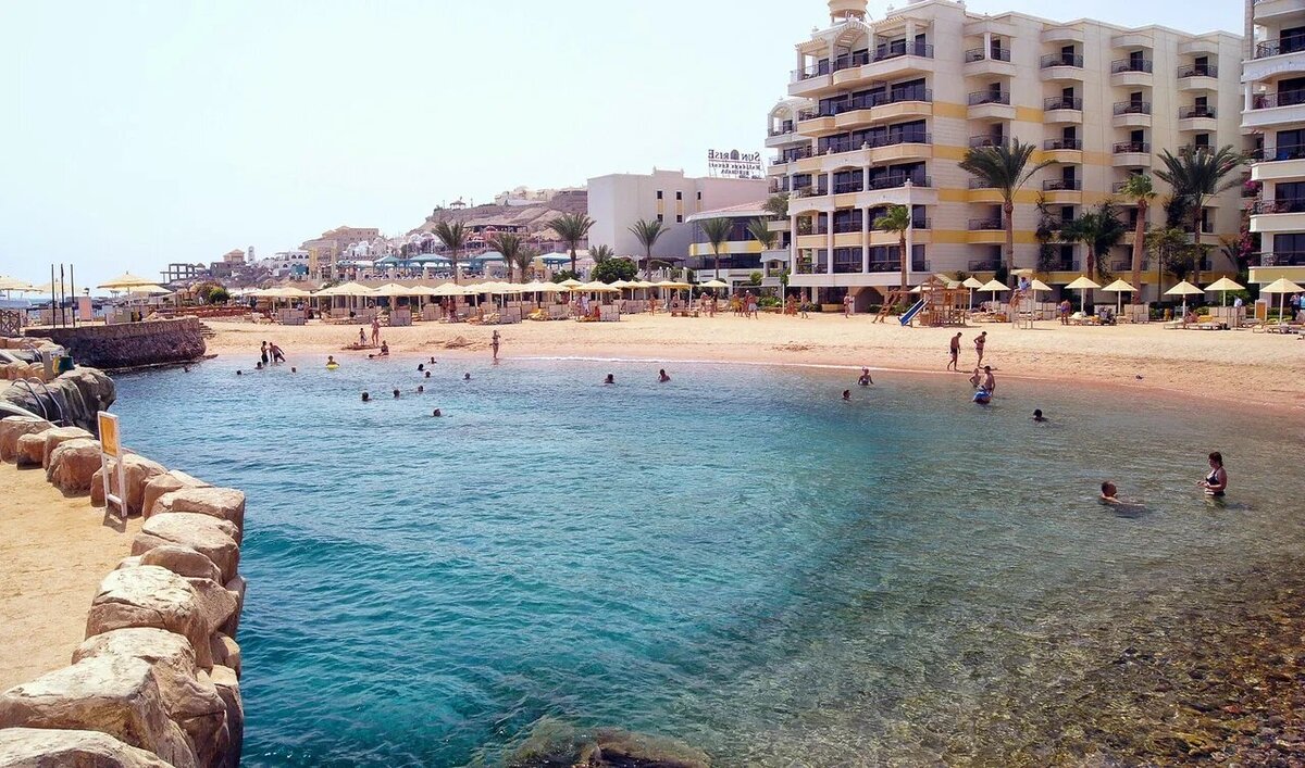 Так выглядит среднестатистический отель в Хургаде с собственным пляжем. Фото: Andrey Velichko, Flickr