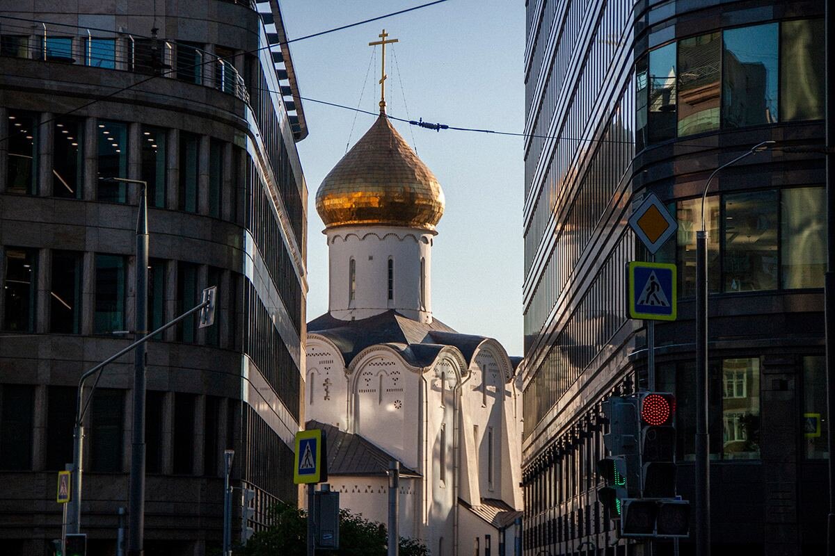 Обложка: Лена Грачева / Москва Меняется 