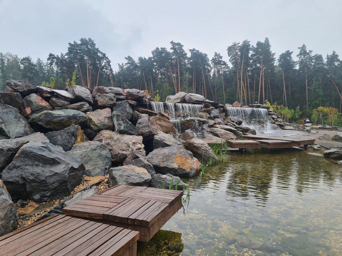 Водопад в парке "Малевича"