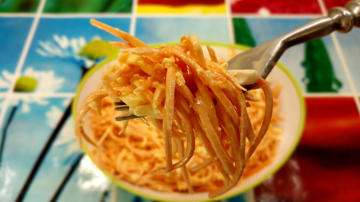 Такой салат  можно быстро приготовить к приходу гостей.