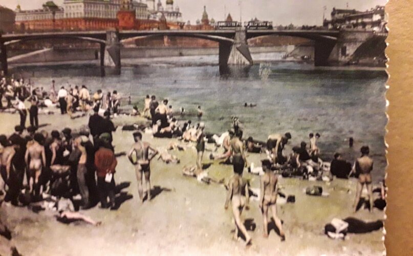 "Долой стыд". Нудистский пляж, Москва, 1920-е гг.