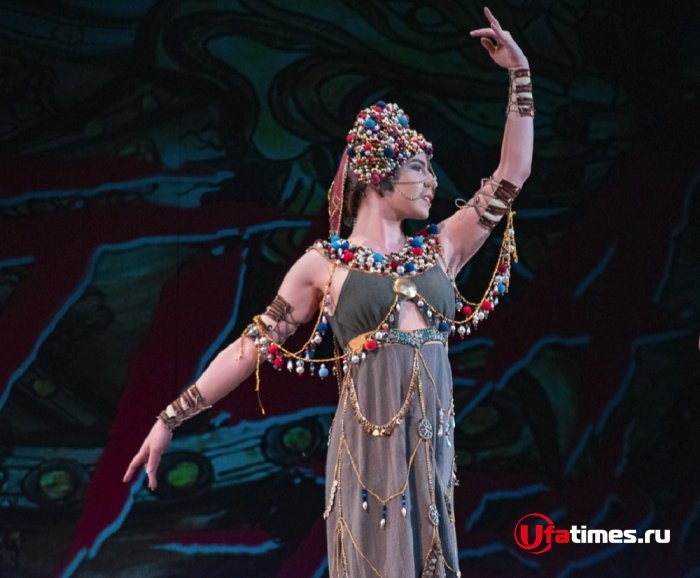  
Уфа культурная ожидает премьерную «Аттила». А пока опере предшествовало грандиозное костюмное дефиле. Главное событие состоится 27 апреля.
