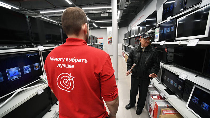 Продавец обучен приёмам манипулирования с целью вынудить покупателя приобрести товар