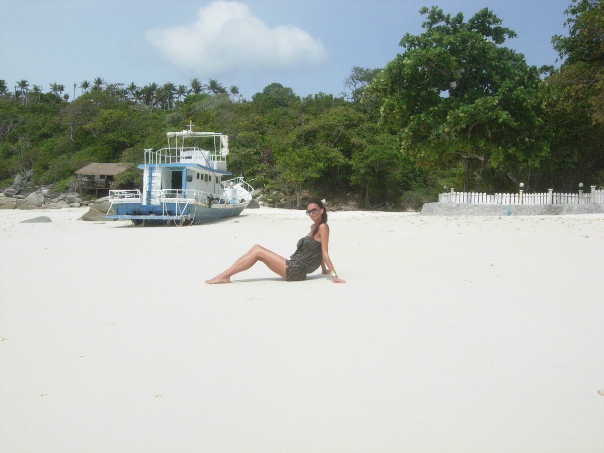 на острове Raya.