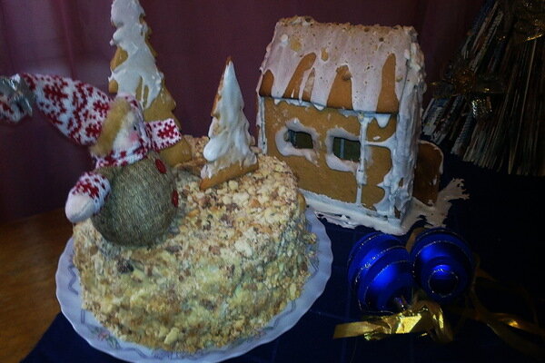 Пряничный домик как раз то, что надо для Новогоднего стола, Фото автора 