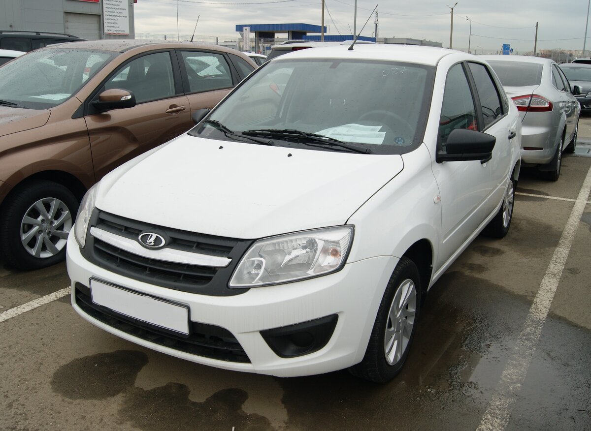 Лада Гранта 2017 года выпуска.