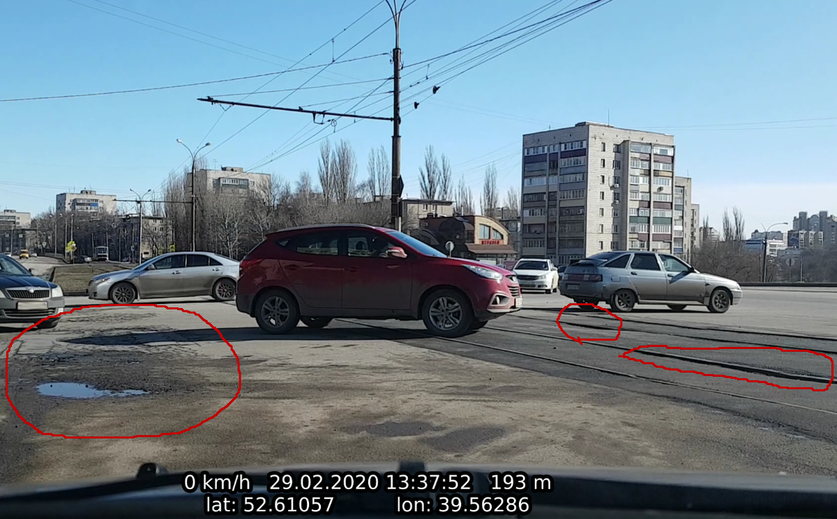 Уже видны разрушения дороги и торчащие рельсы, значит нужно требовать порядка!