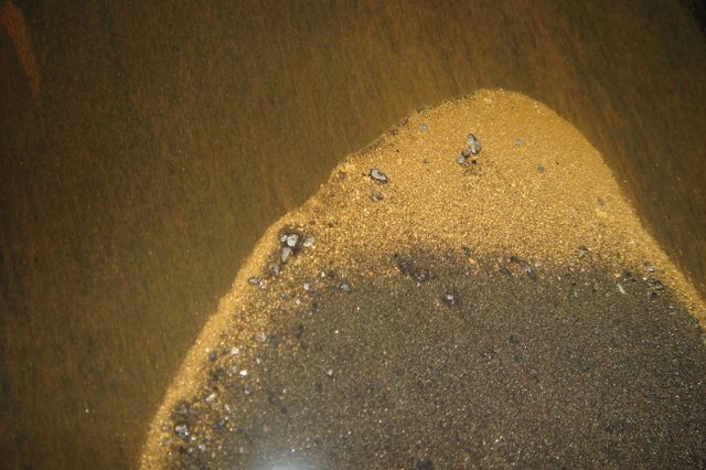 Как добывают золото из песка?