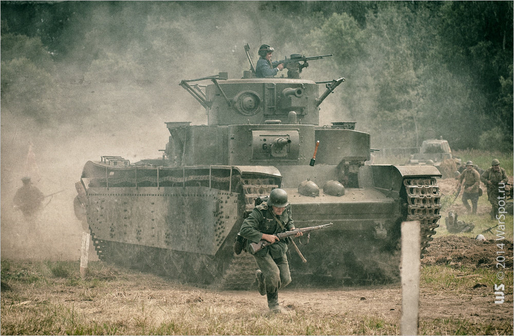 Немецкие танки в советских фильмах. Т 35 И Т 34. Т-35 танк. Т-35 подбитый. Т-35 В бою.