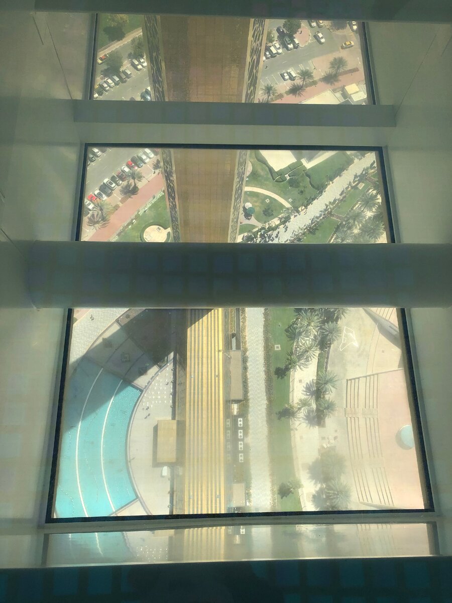 Стеклянный пол Dubai Frame