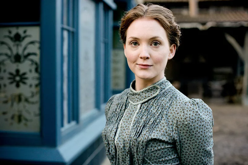 Кадр из мини-сериала «Чуть свет - в Кэндлфорд»