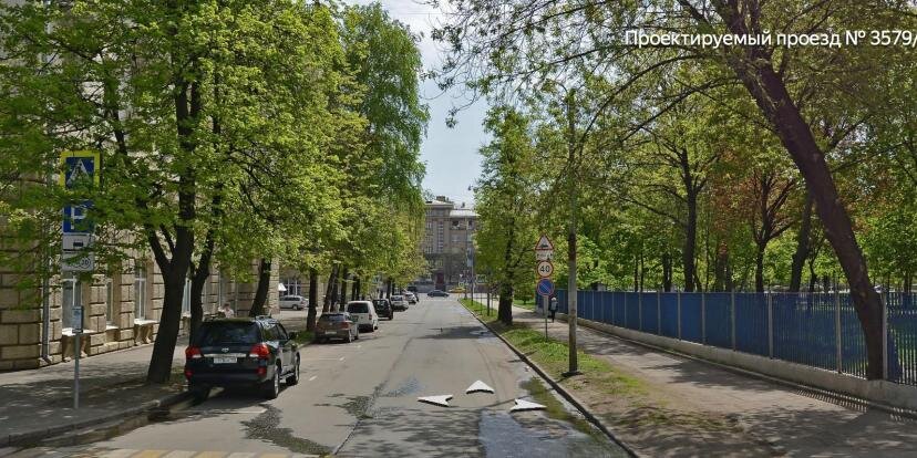 Проектируемый проезд №3579 на панораме Яндекса. Слева — бывший дом Л.И.Брежнева. 