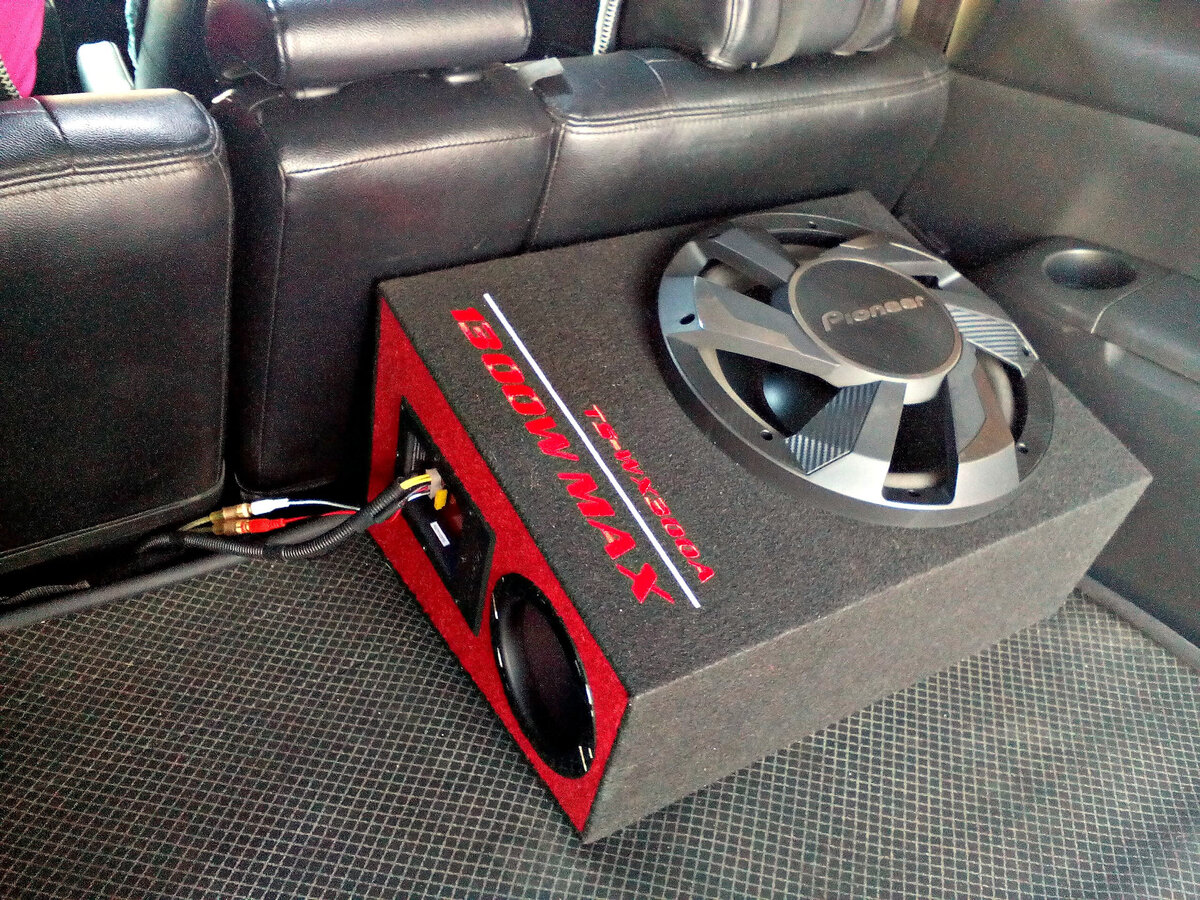 Pioneer TS-WX300A (фото drive2.ru)